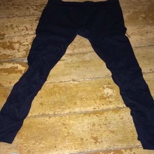 Black legging with scrunchy legs